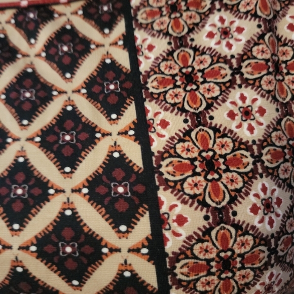 Max Edition Brown & Tan Patterned Top - Picture 2 of 7